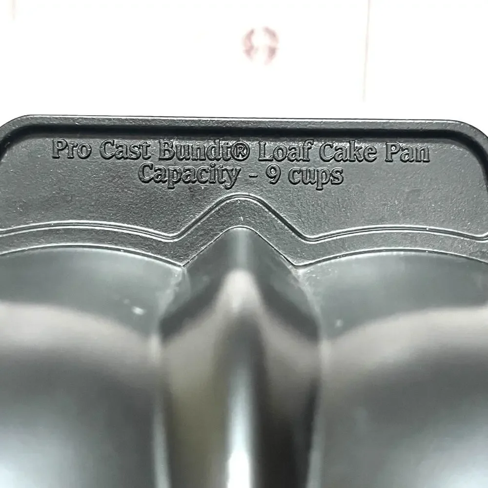 Nordic Ware Pro Gray Cast Bundt Loaf Cake Pan Baking 9 cup Cast Aluminum